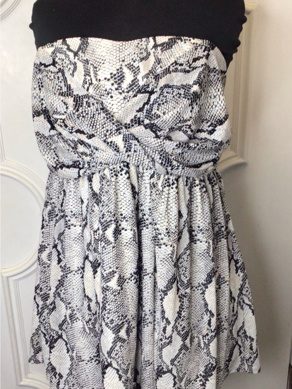 Torrid Strapless Snake Print Top Size 1